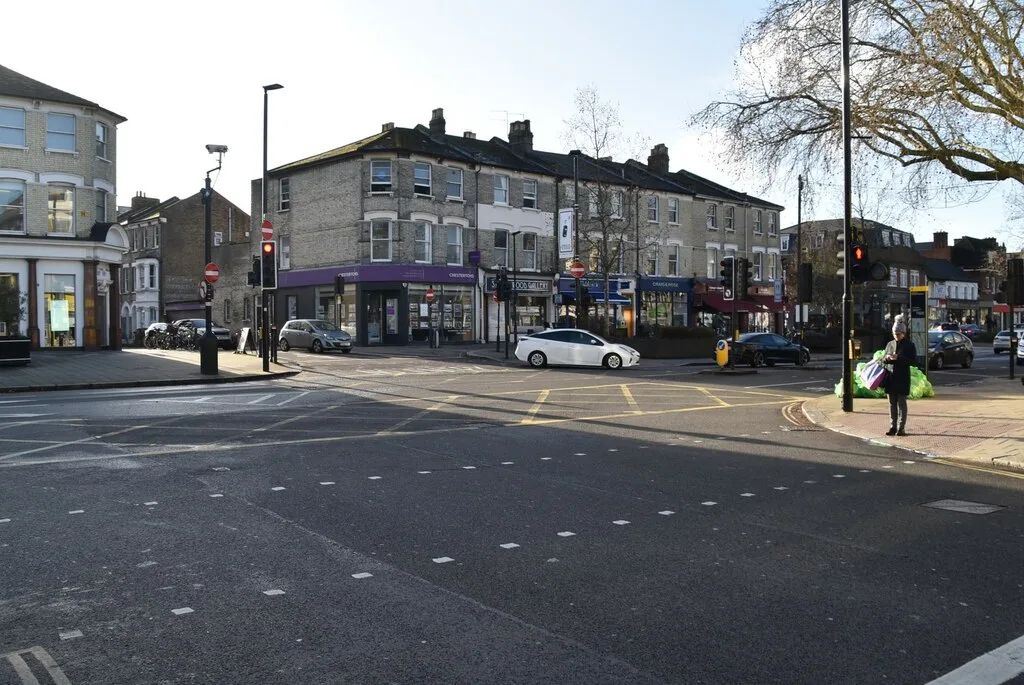 Turnham Green Terrace at the Chiswick High Road junction. Bays here give 30 minutes free, from 5 to 63.